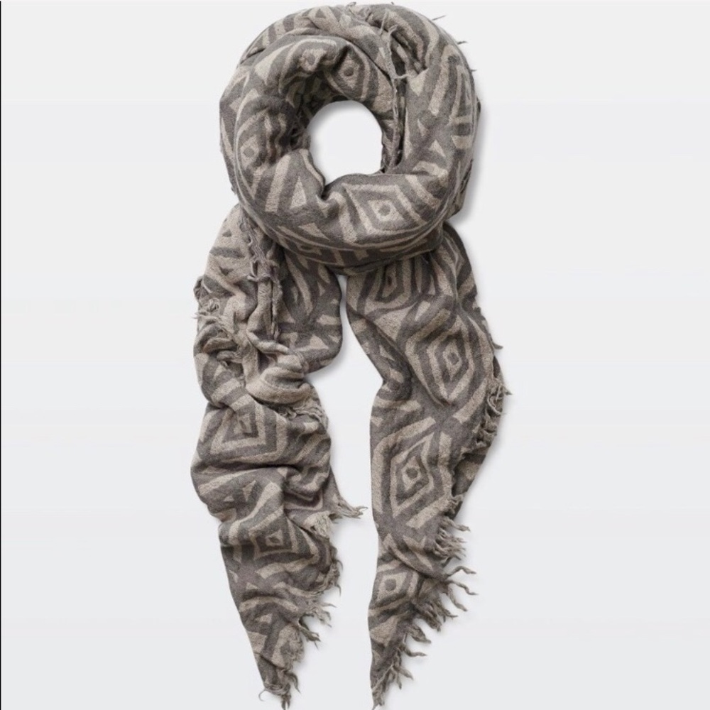 ✨ Pop Art Blanket Scarf (Black/Dark Red) | Wilfred